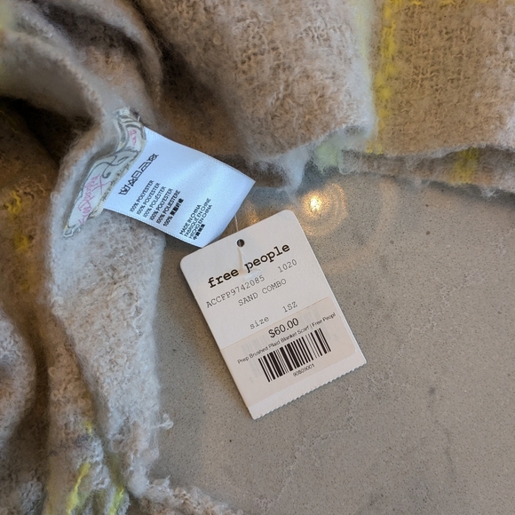 NWT Free People blanket scarf - Picture 5 of 6